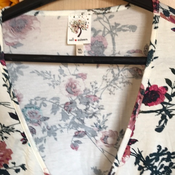 💙💙 Valentines Flower crop top - Picture 4 of 6